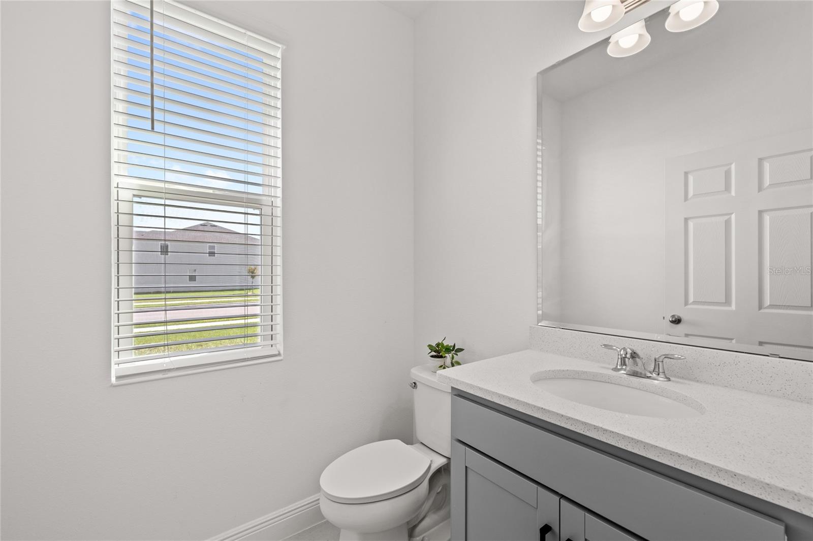 Image 17 of 47 For 14667 Erice Avenue