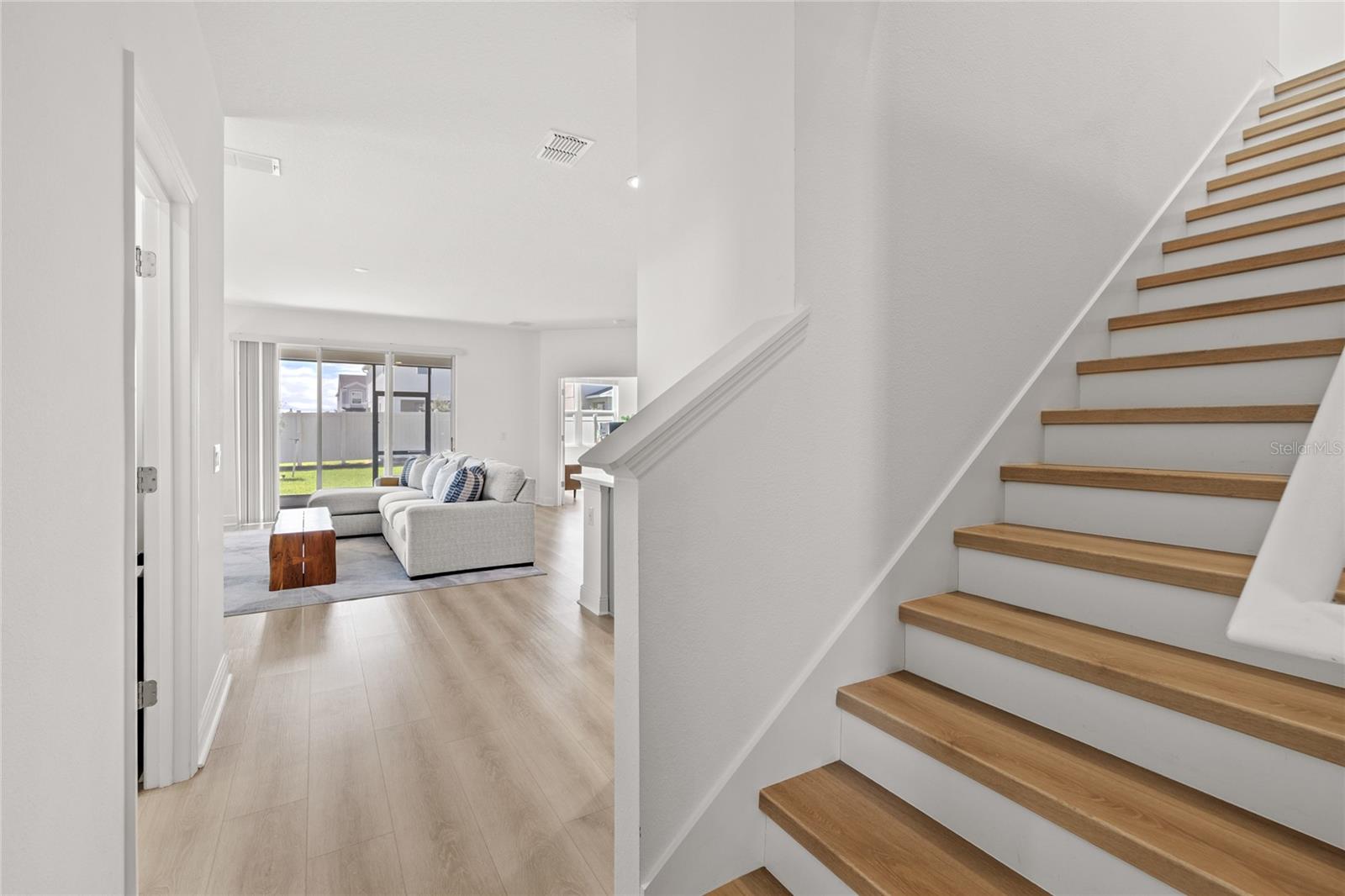 Image 18 of 47 For 14667 Erice Avenue