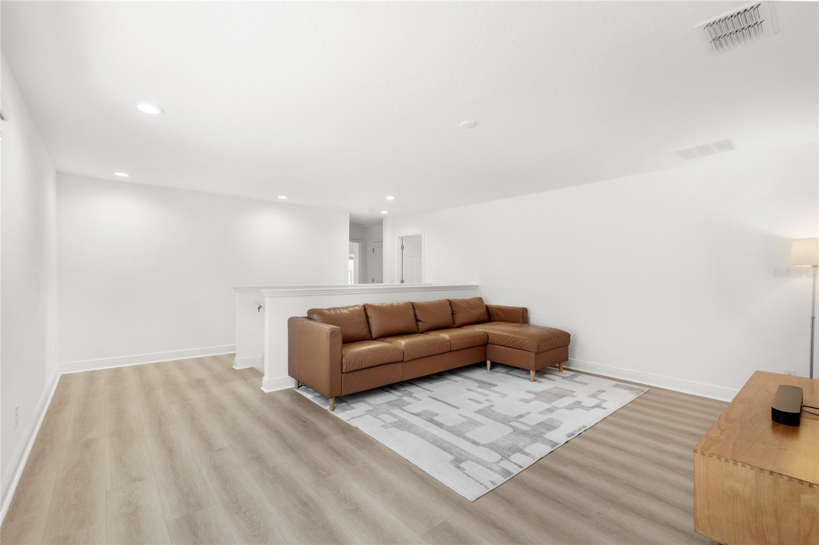 Image 20 of 47 For 14667 Erice Avenue