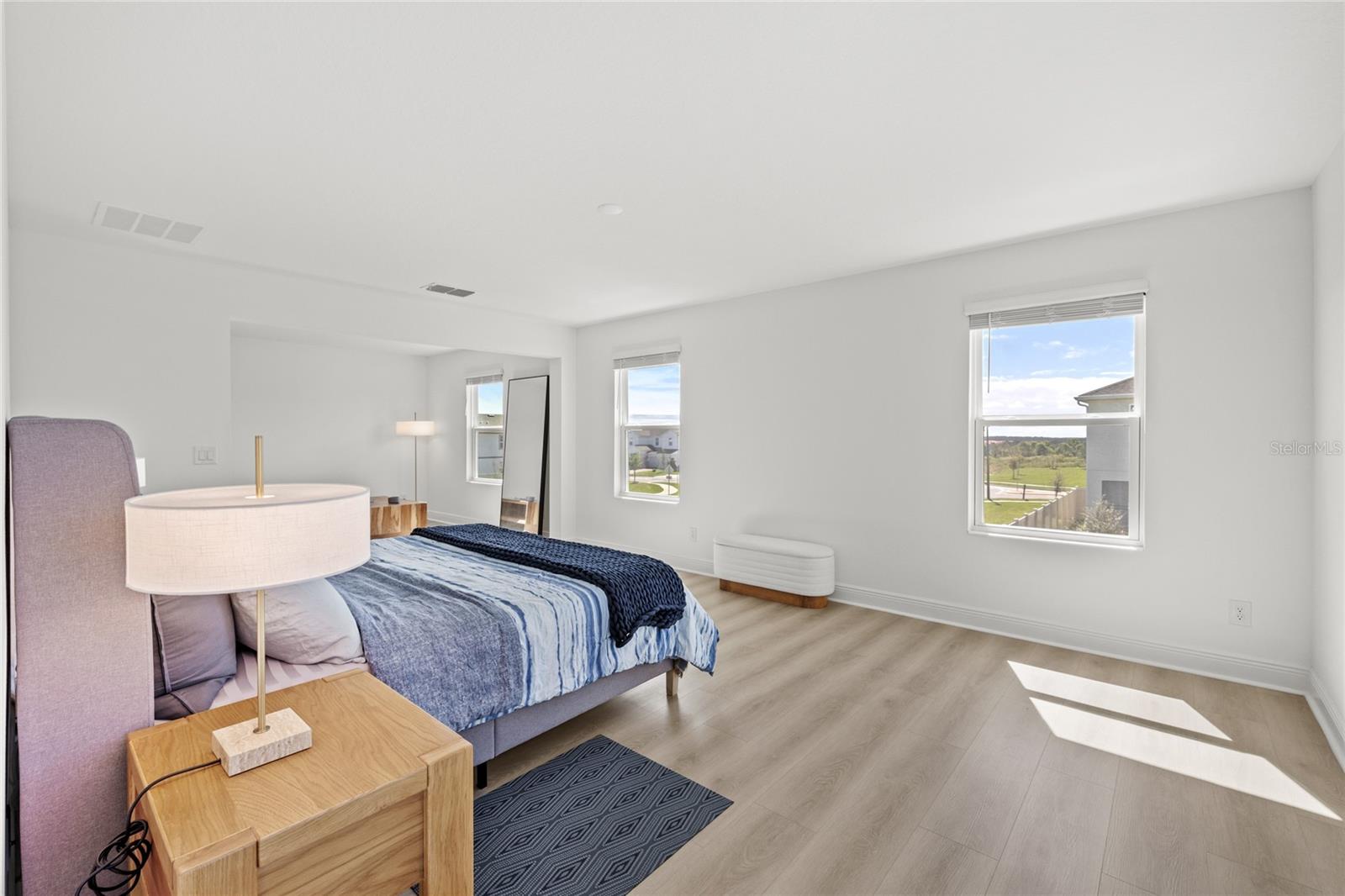 Image 21 of 47 For 14667 Erice Avenue