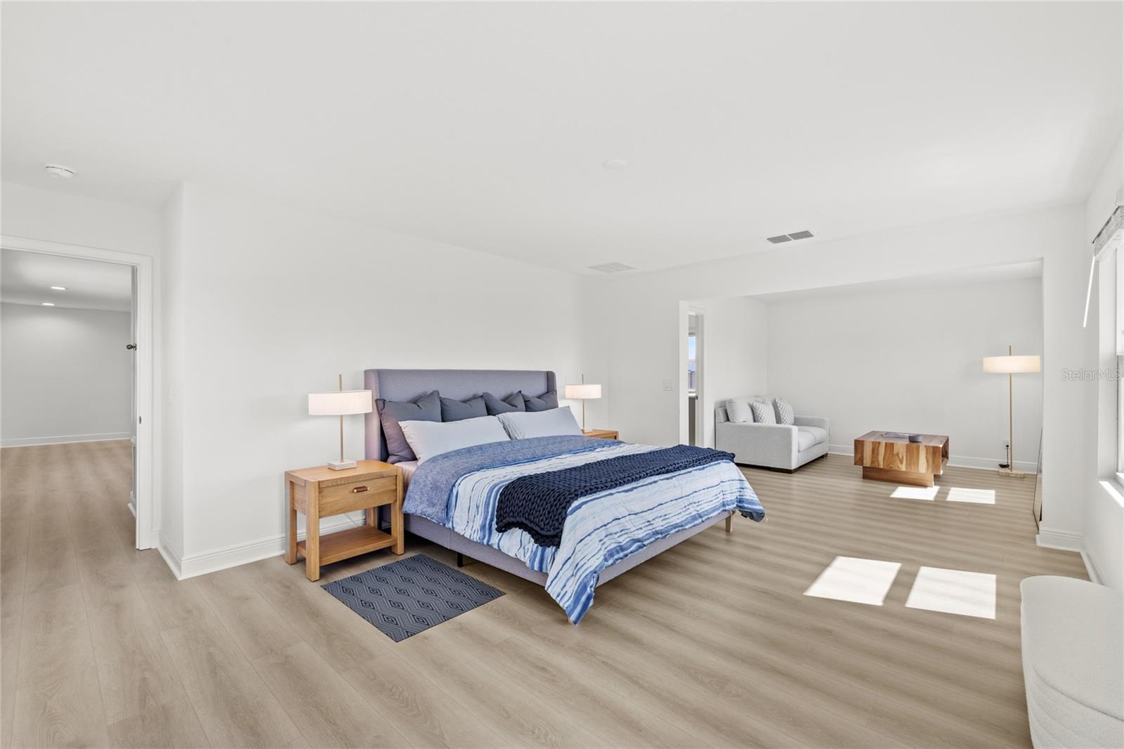 Image 22 of 47 For 14667 Erice Avenue