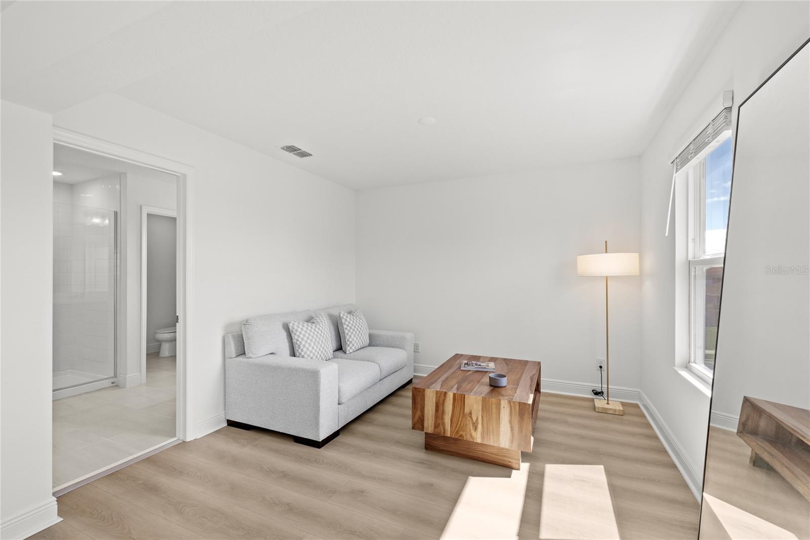 Image 23 of 47 For 14667 Erice Avenue