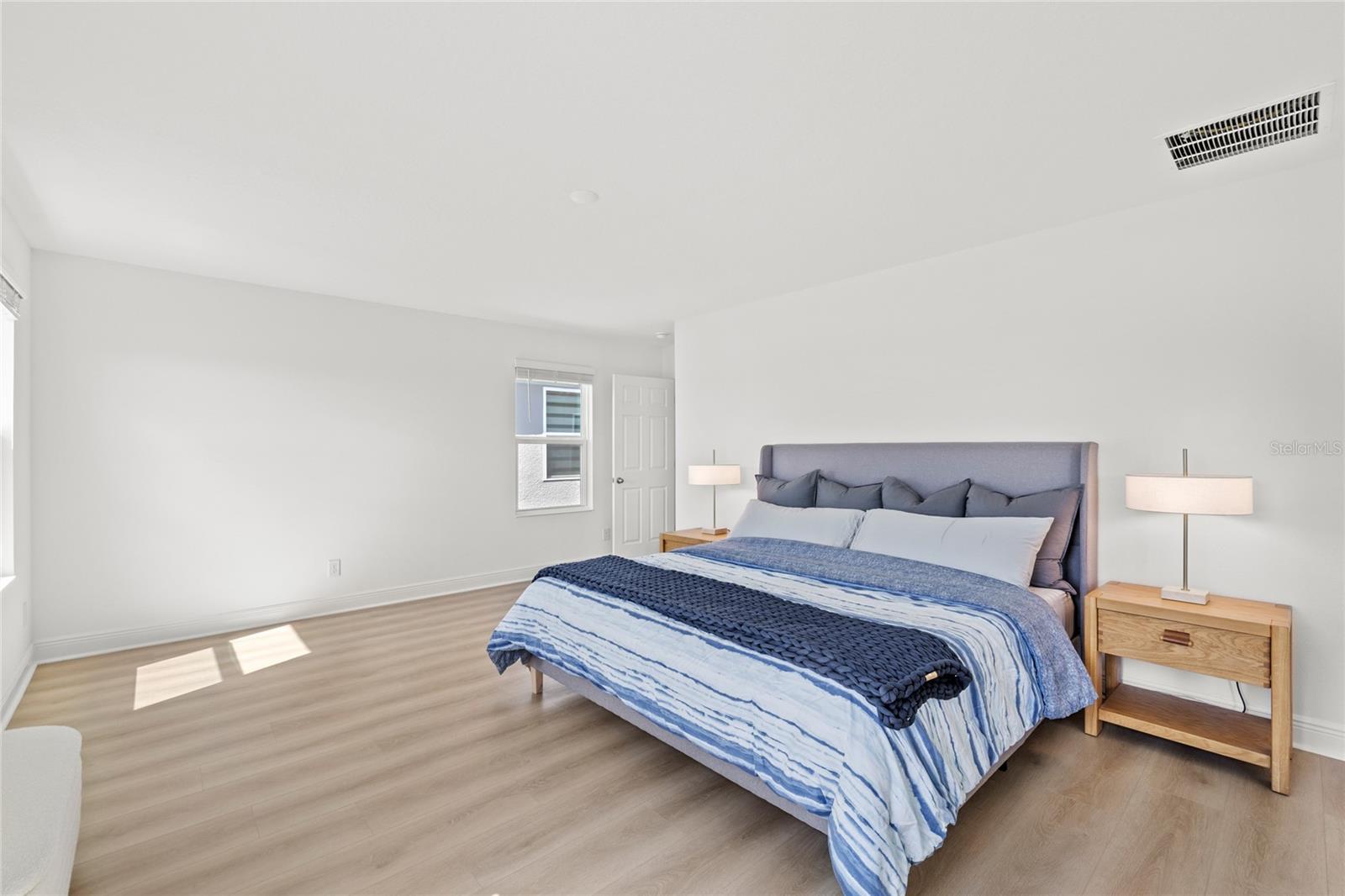 Image 24 of 47 For 14667 Erice Avenue