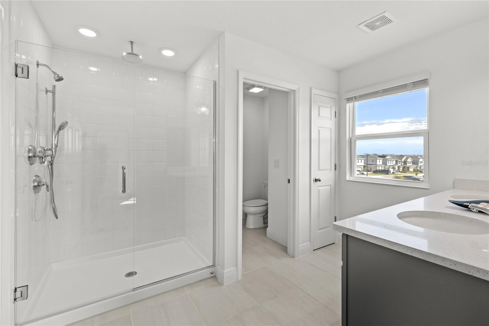 Image 25 of 47 For 14667 Erice Avenue