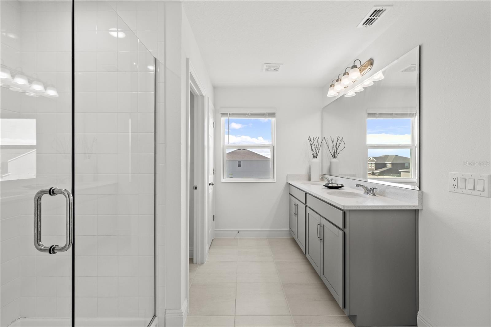 Image 26 of 47 For 14667 Erice Avenue