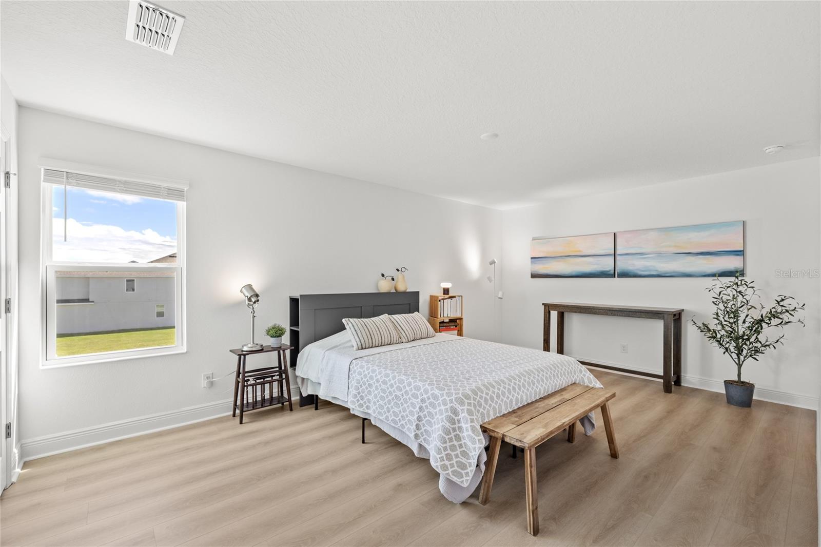 Image 28 of 47 For 14667 Erice Avenue