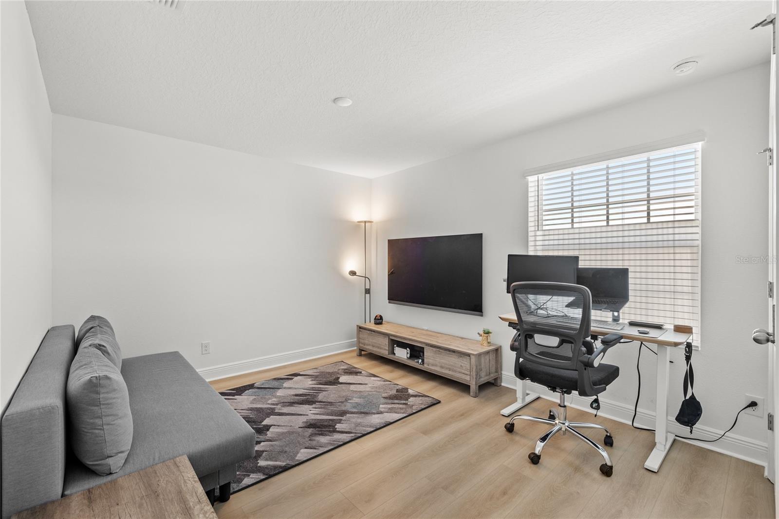 Image 30 of 47 For 14667 Erice Avenue