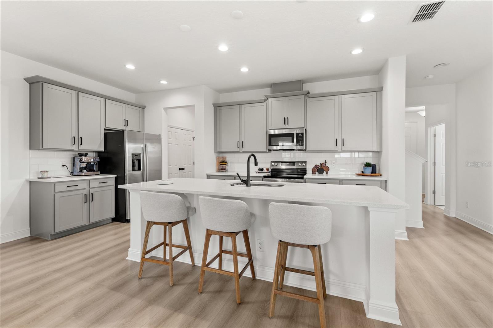 Image 6 of 47 For 14667 Erice Avenue