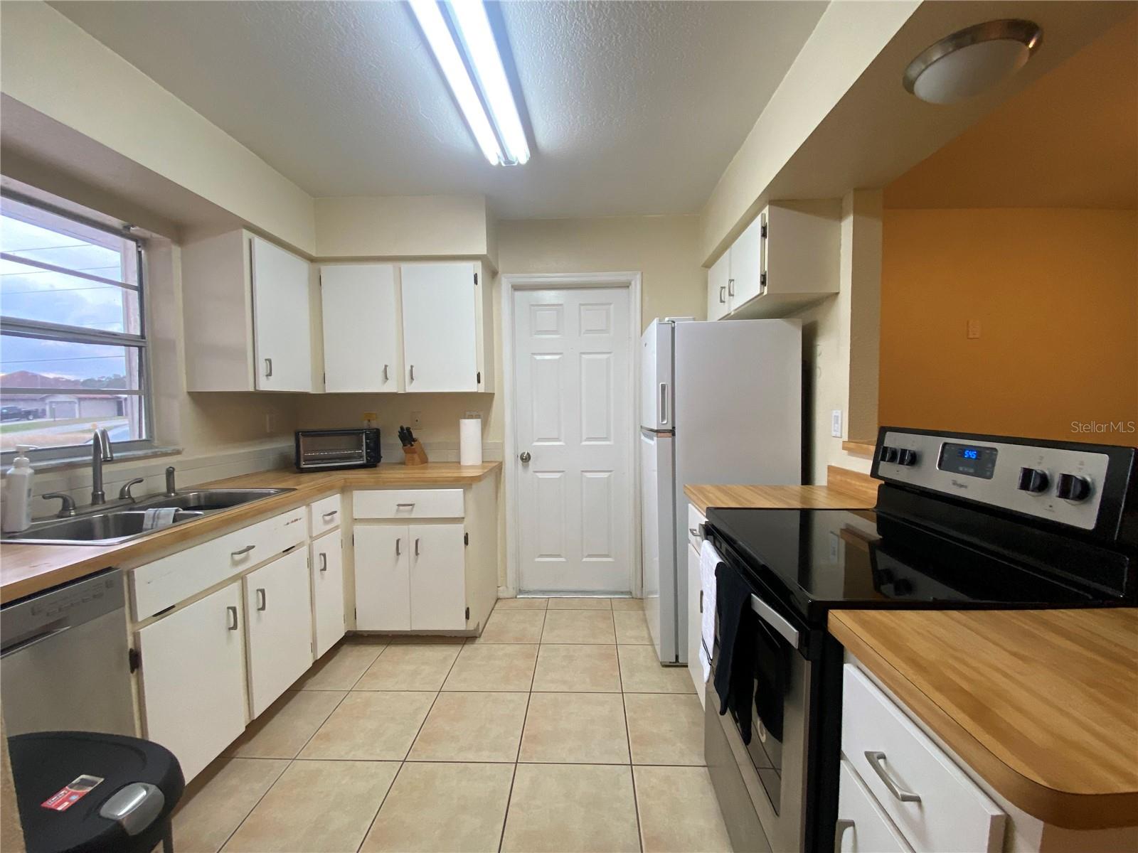 Image 5 of 15 For 278 Boundary Boulevard B