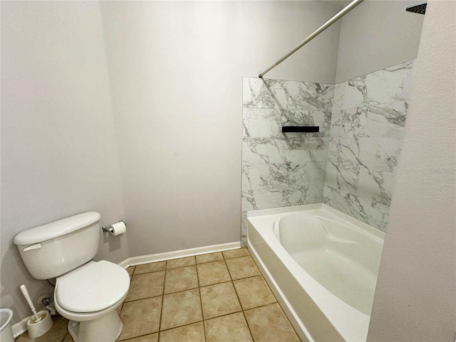 Image 22 of 53 For 12843 Madison Pointe Circle E 201