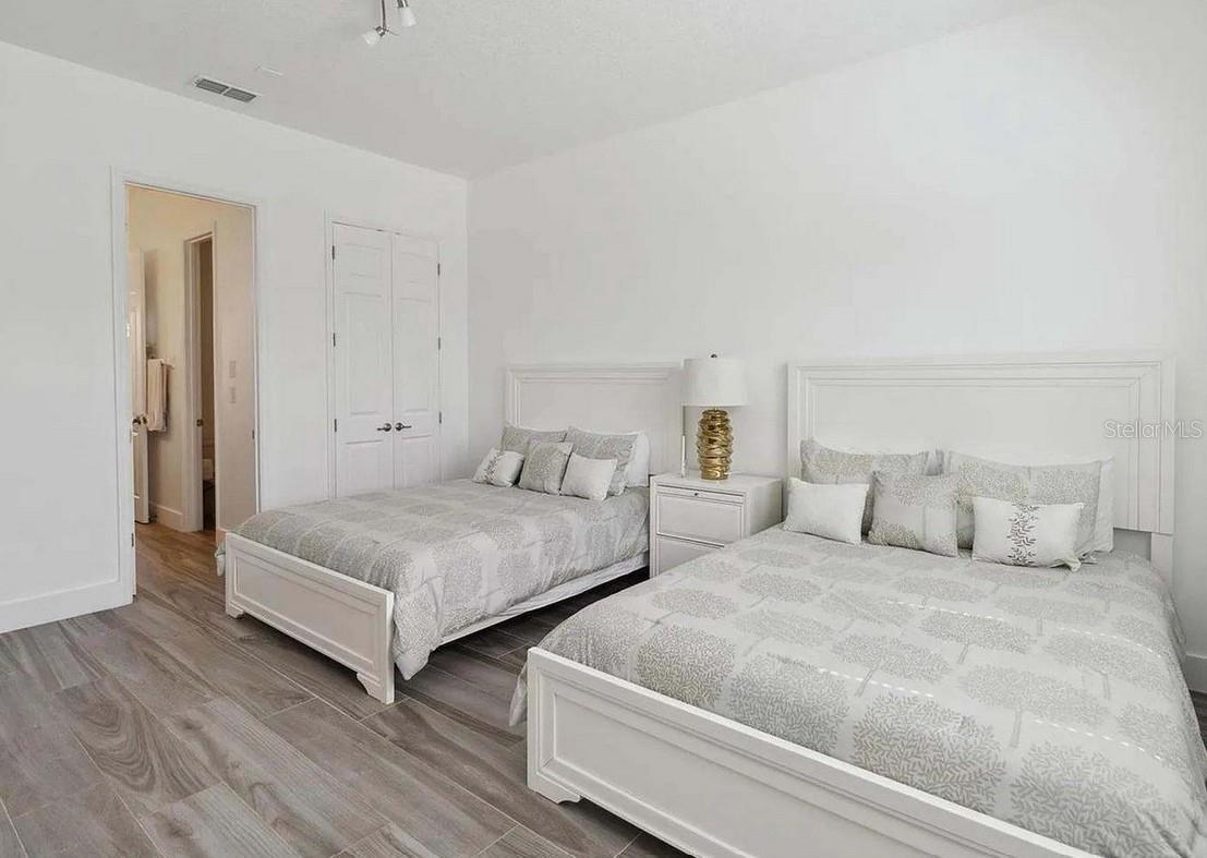 Image 11 of 37 For 1552 Fairview Circle