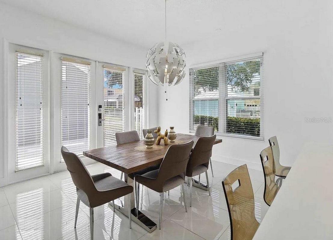 Image 18 of 37 For 1552 Fairview Circle