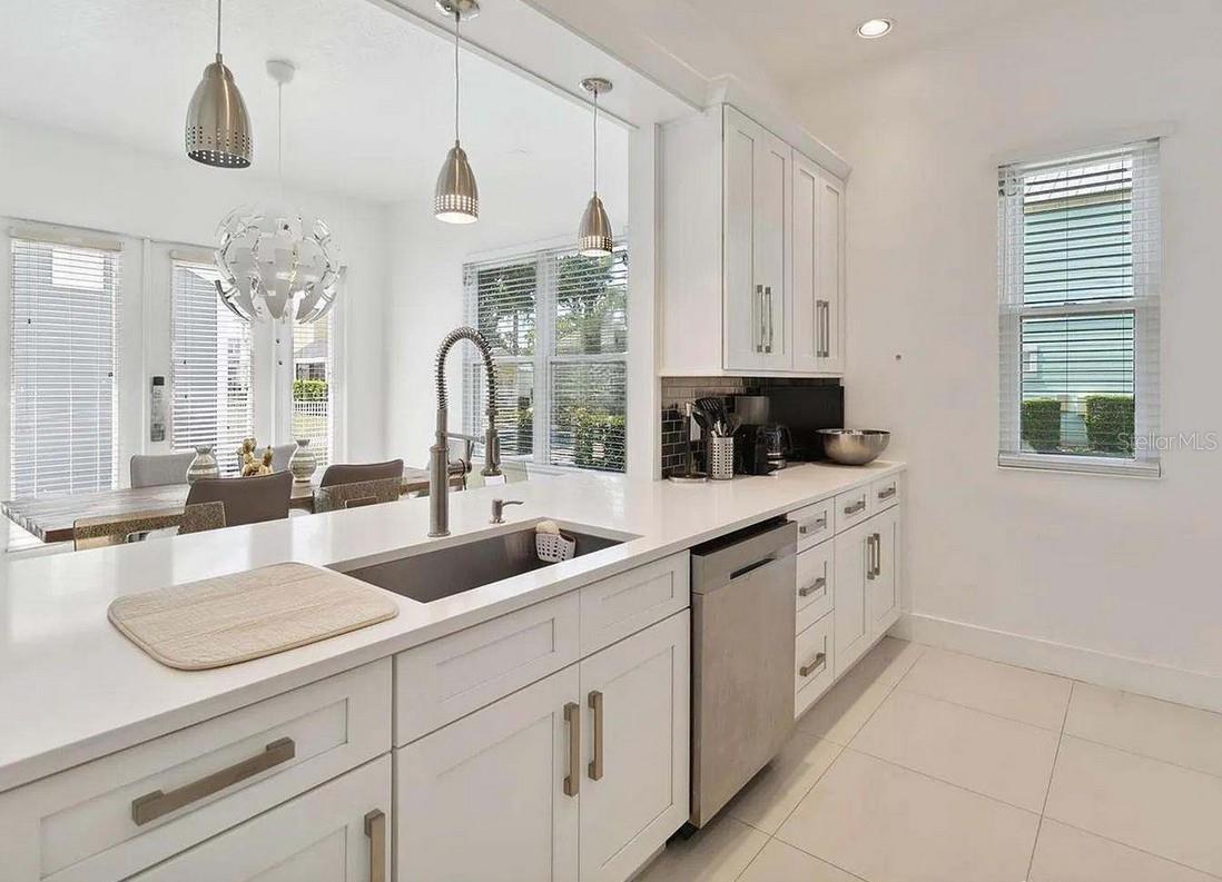 Image 4 of 37 For 1552 Fairview Circle