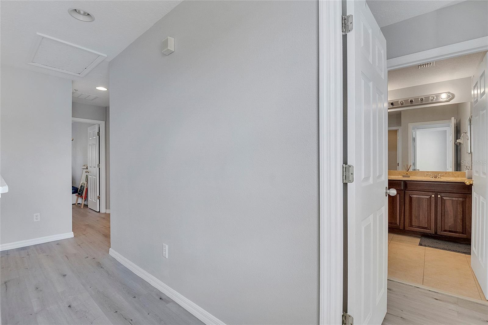 Image 31 of 70 For 9454 Silver Buttonwood Street