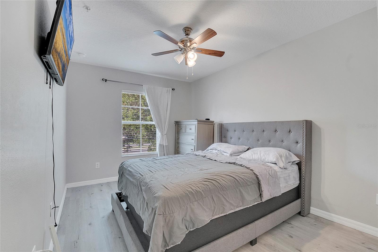 Image 36 of 70 For 9454 Silver Buttonwood Street