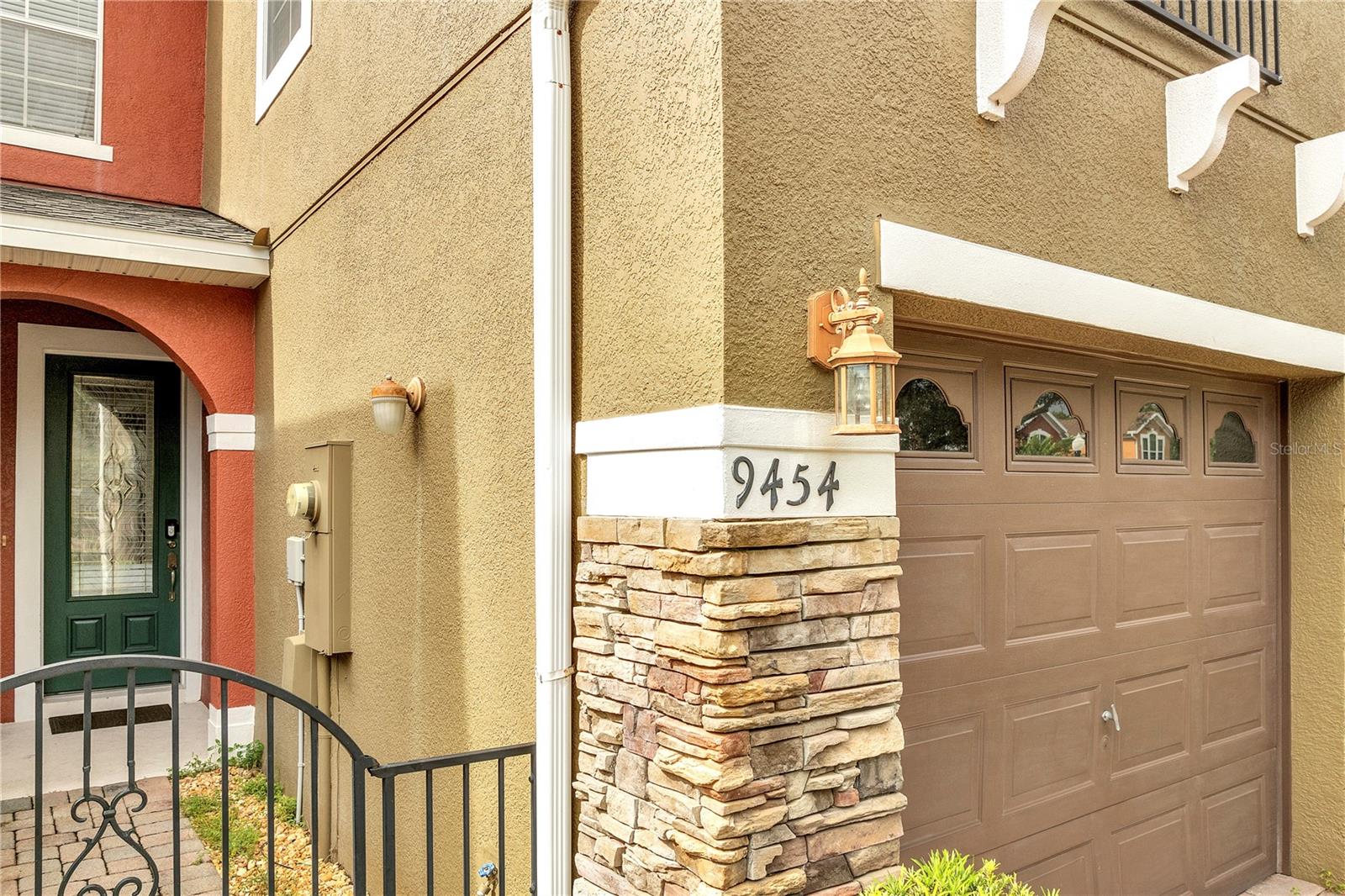 Image 4 of 70 For 9454 Silver Buttonwood Street