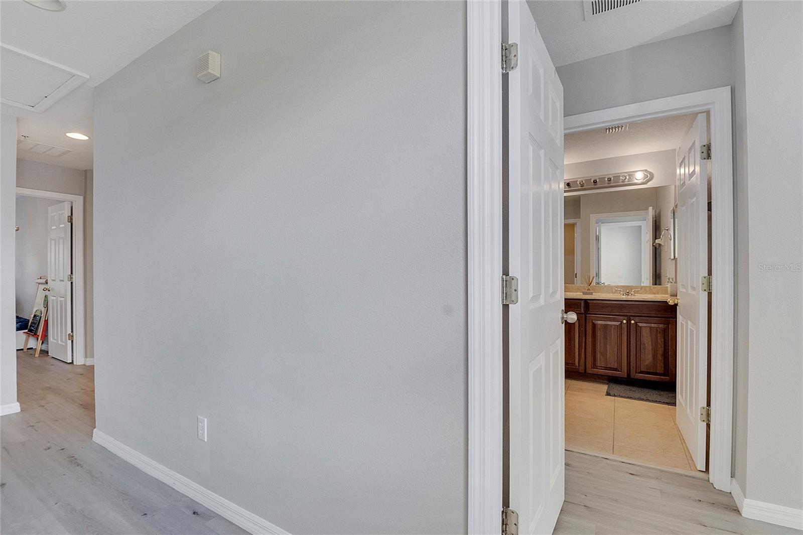 Image 40 of 70 For 9454 Silver Buttonwood Street