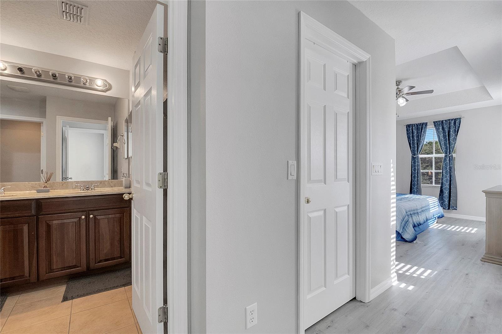 Image 41 of 70 For 9454 Silver Buttonwood Street