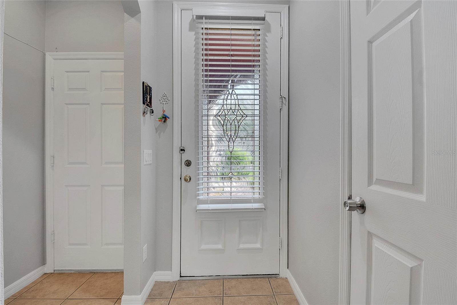 Image 7 of 70 For 9454 Silver Buttonwood Street