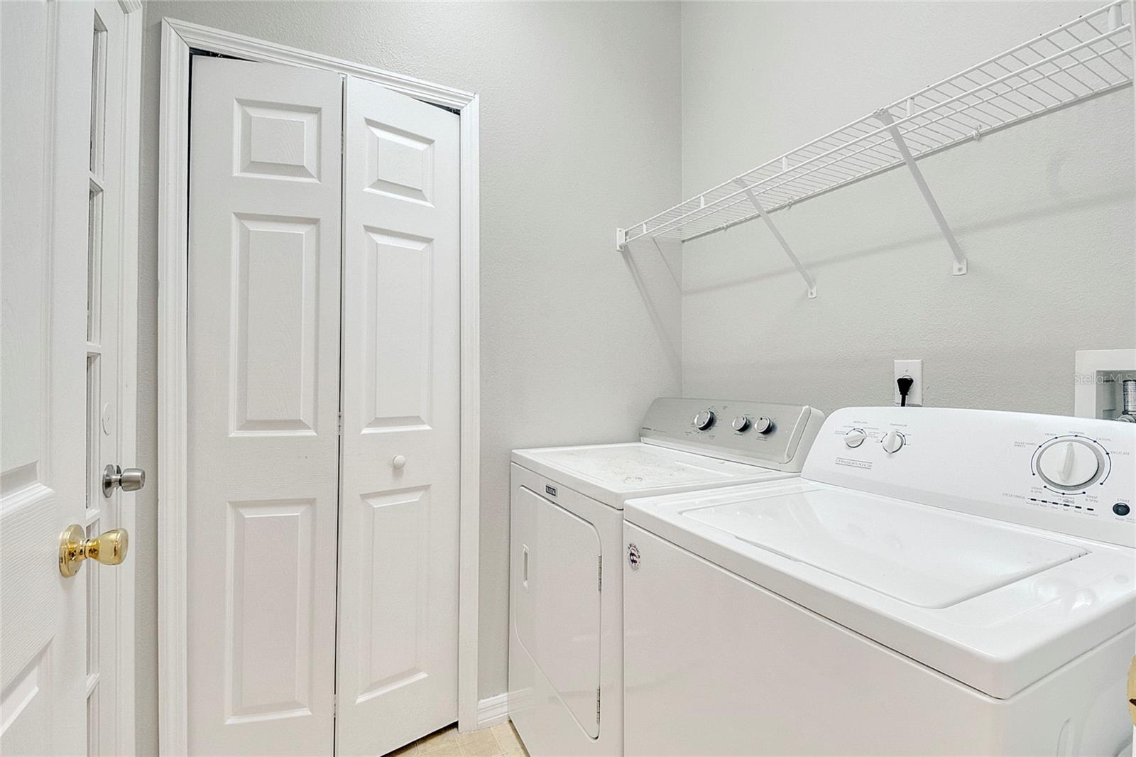 Image 9 of 70 For 9454 Silver Buttonwood Street