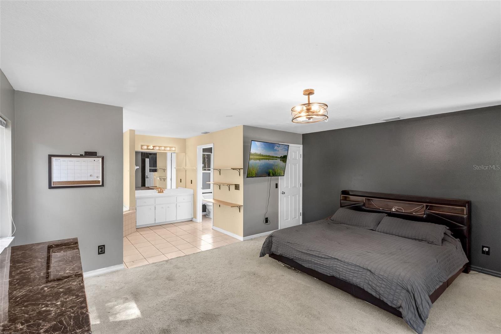 Image 11 of 25 For 156 Ashley Street