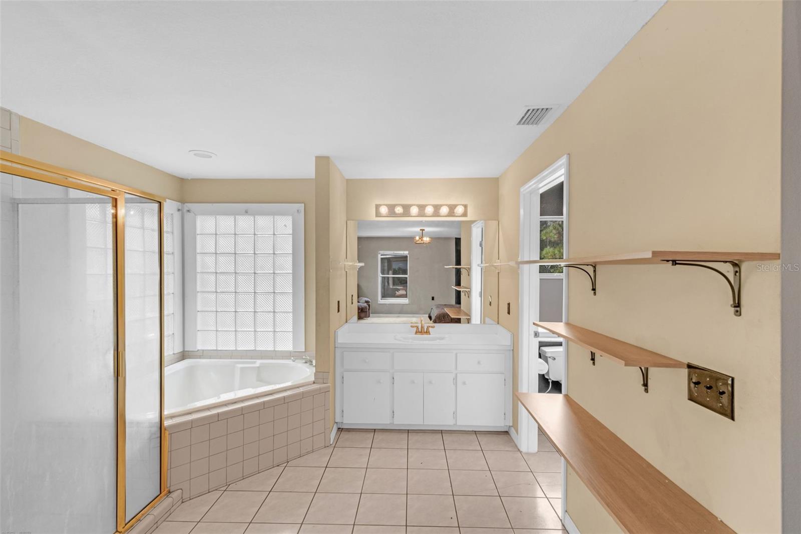 Image 12 of 25 For 156 Ashley Street