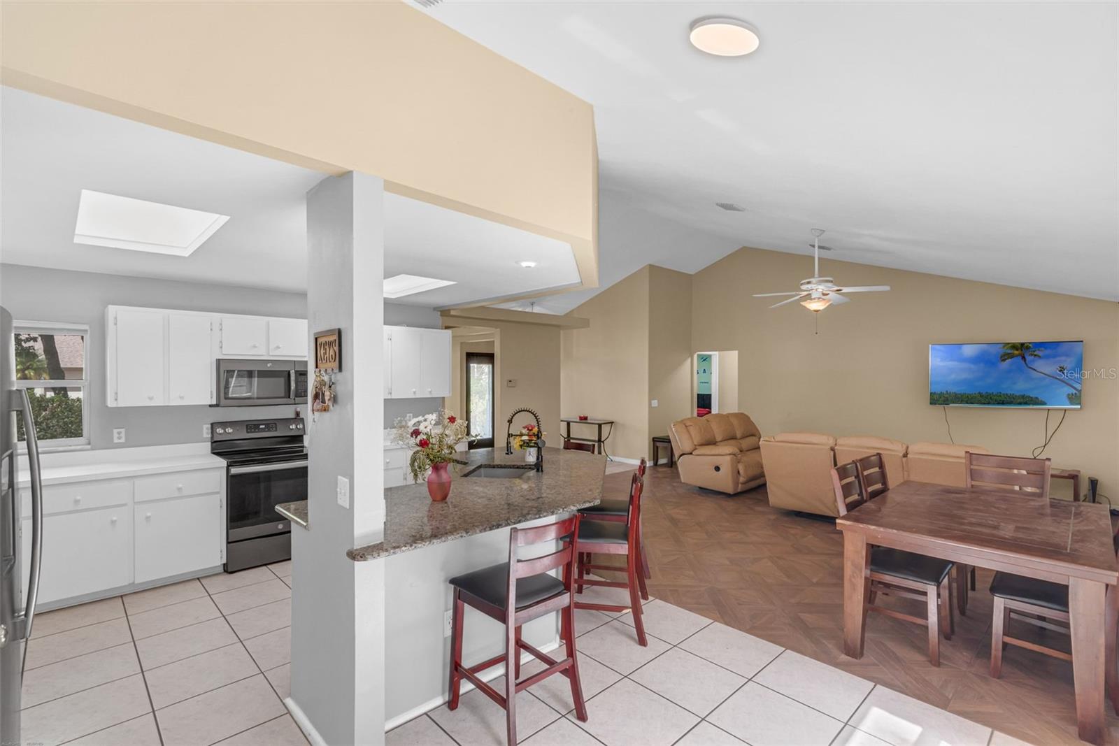 Image 8 of 25 For 156 Ashley Street