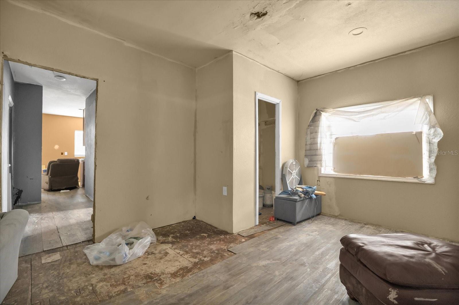 Image 10 of 20 For 122 Smith Avenue