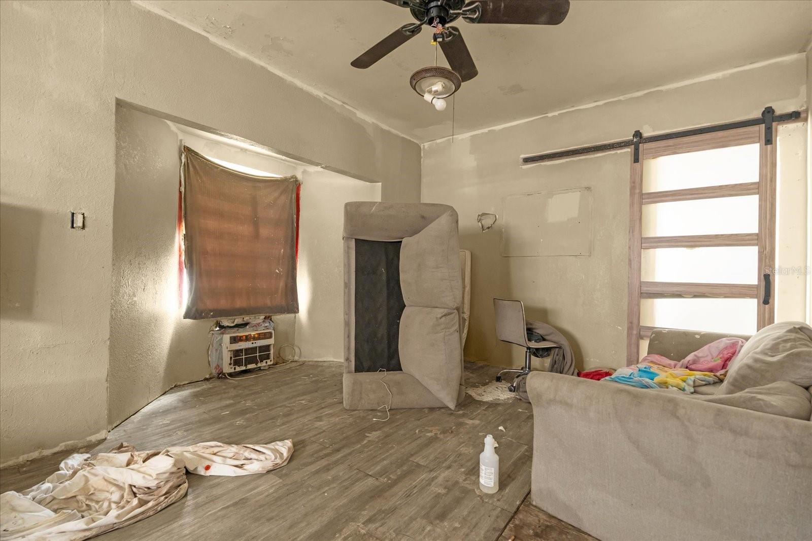 Image 11 of 20 For 122 Smith Avenue