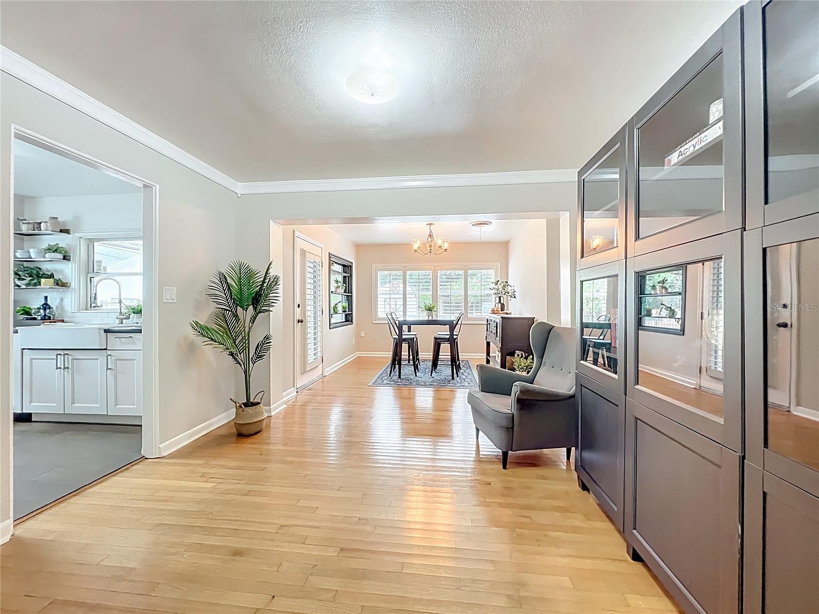 Image 14 of 74 For 825 Smith Street
