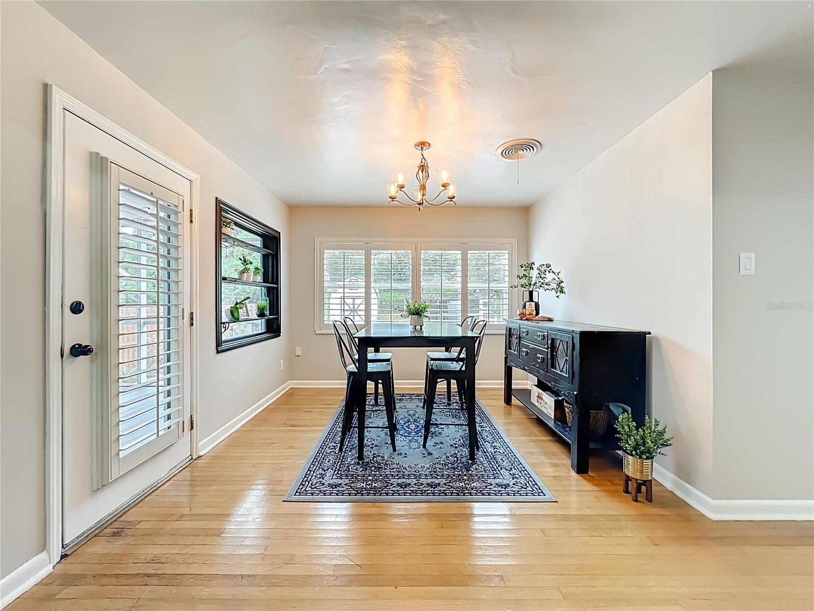 Image 15 of 74 For 825 Smith Street