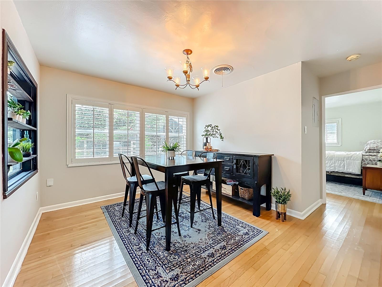 Image 16 of 74 For 825 Smith Street
