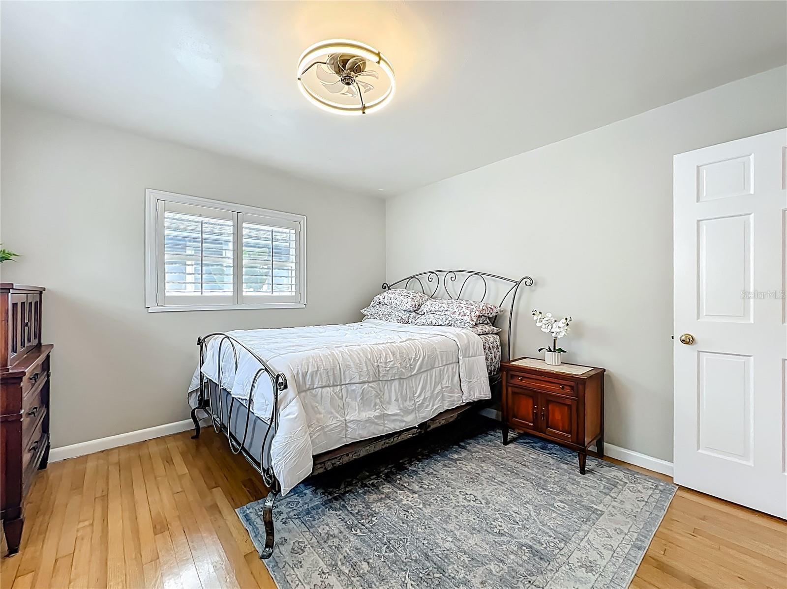Image 35 of 74 For 825 Smith Street