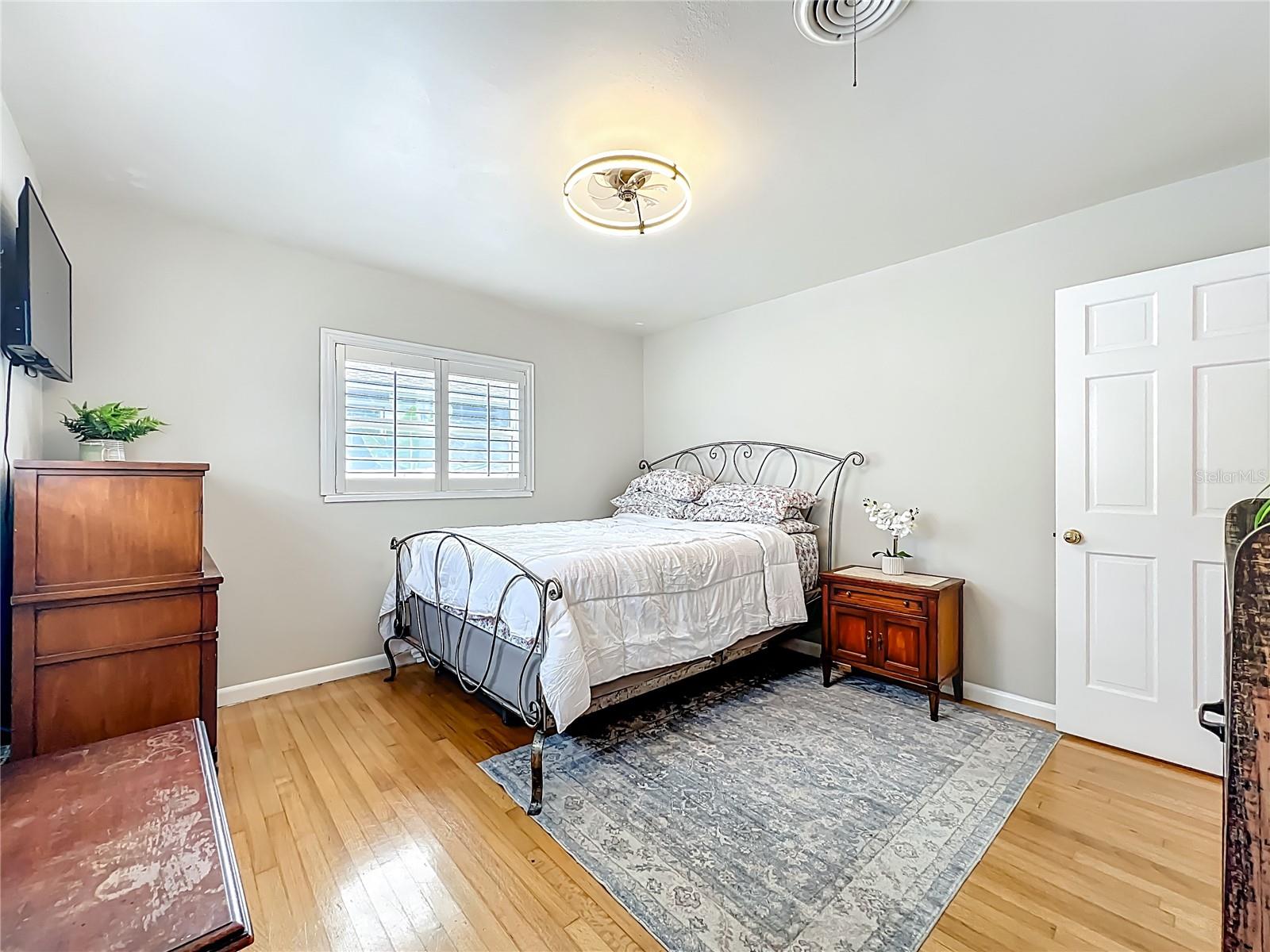 Image 36 of 74 For 825 Smith Street