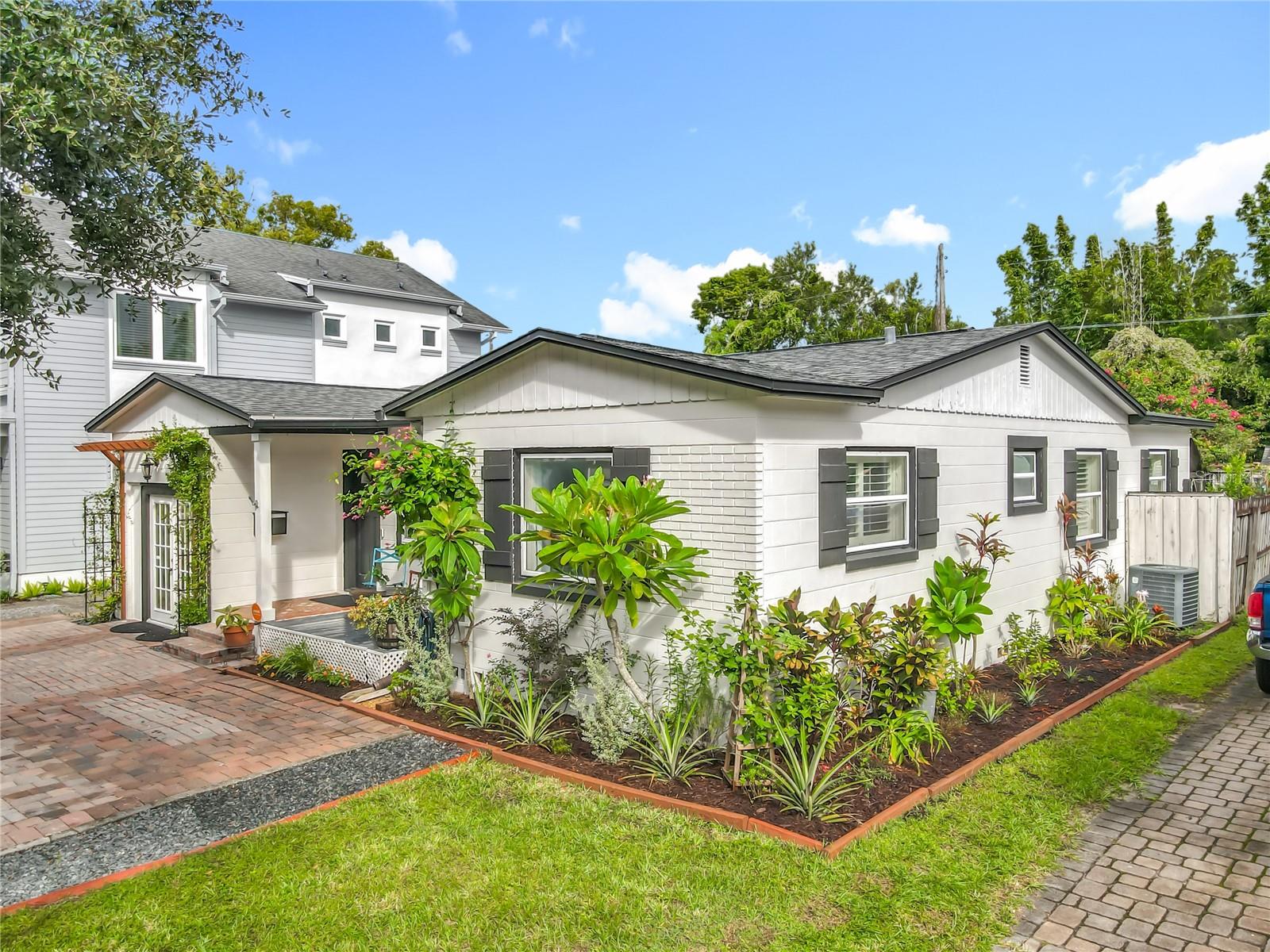 Image 4 of 74 For 825 Smith Street