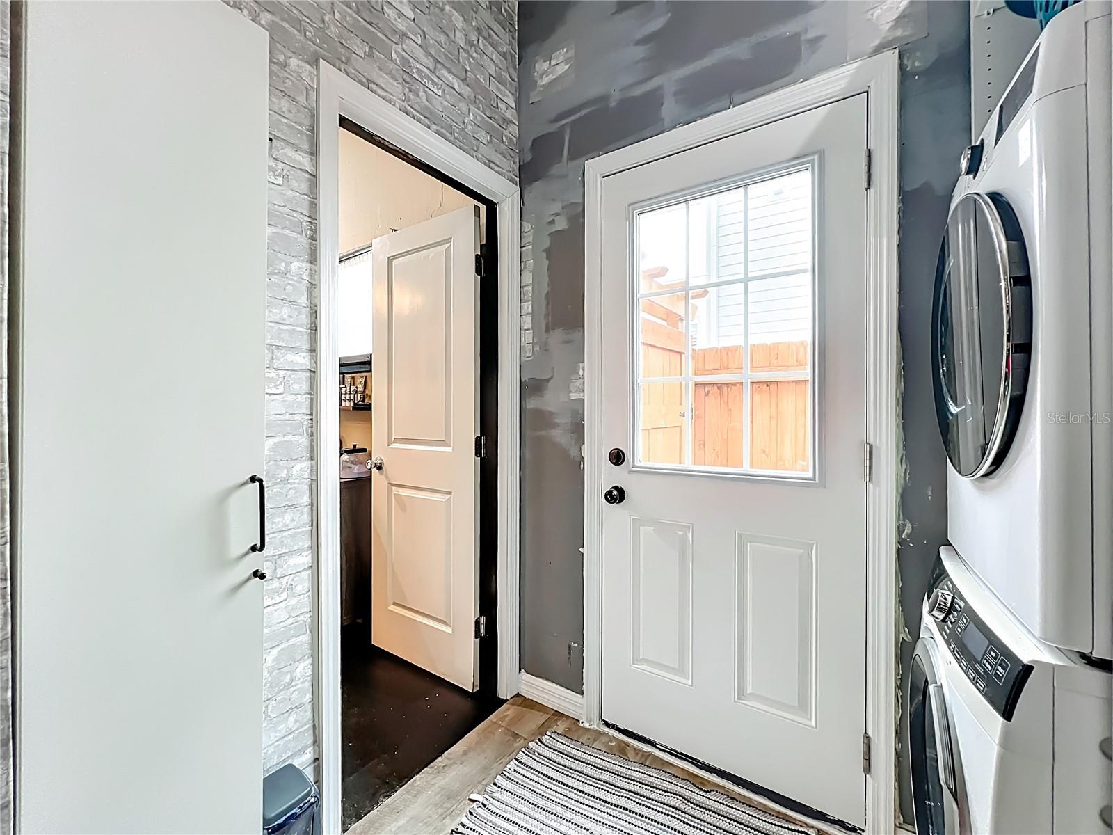 Image 47 of 74 For 825 Smith Street