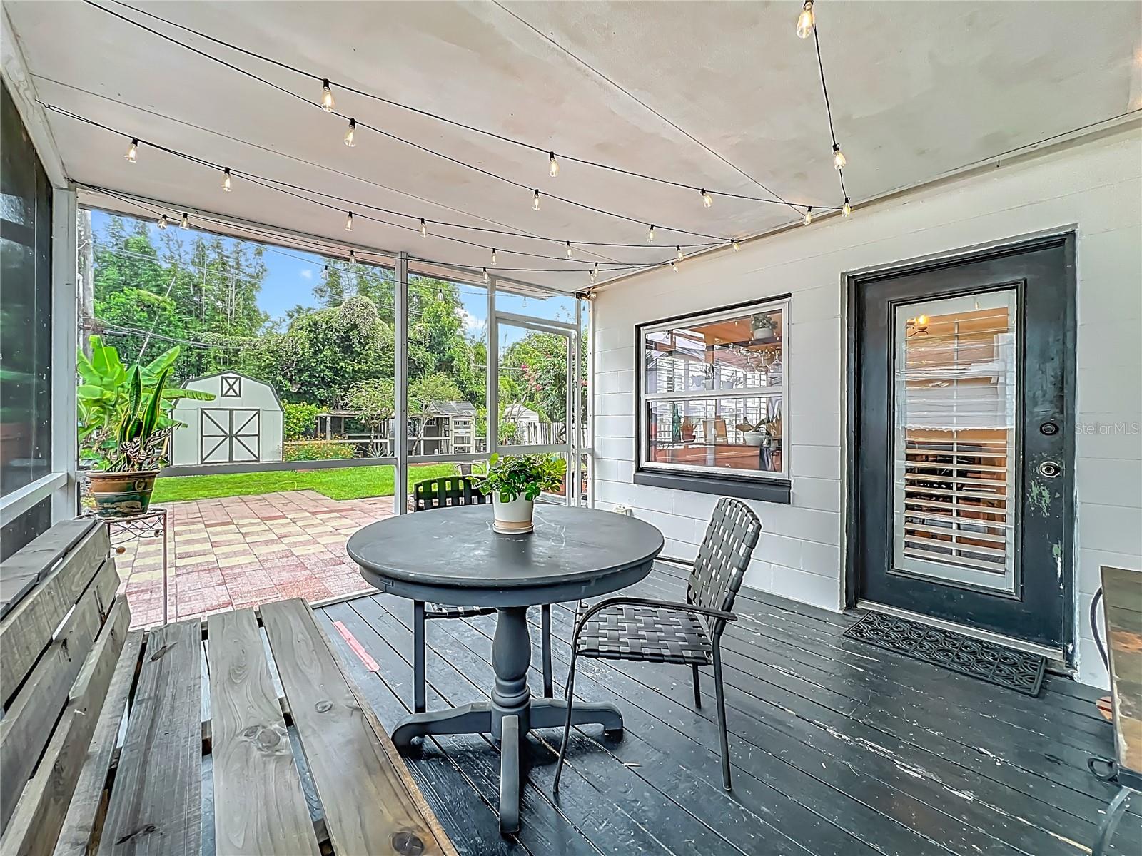 Image 49 of 74 For 825 Smith Street