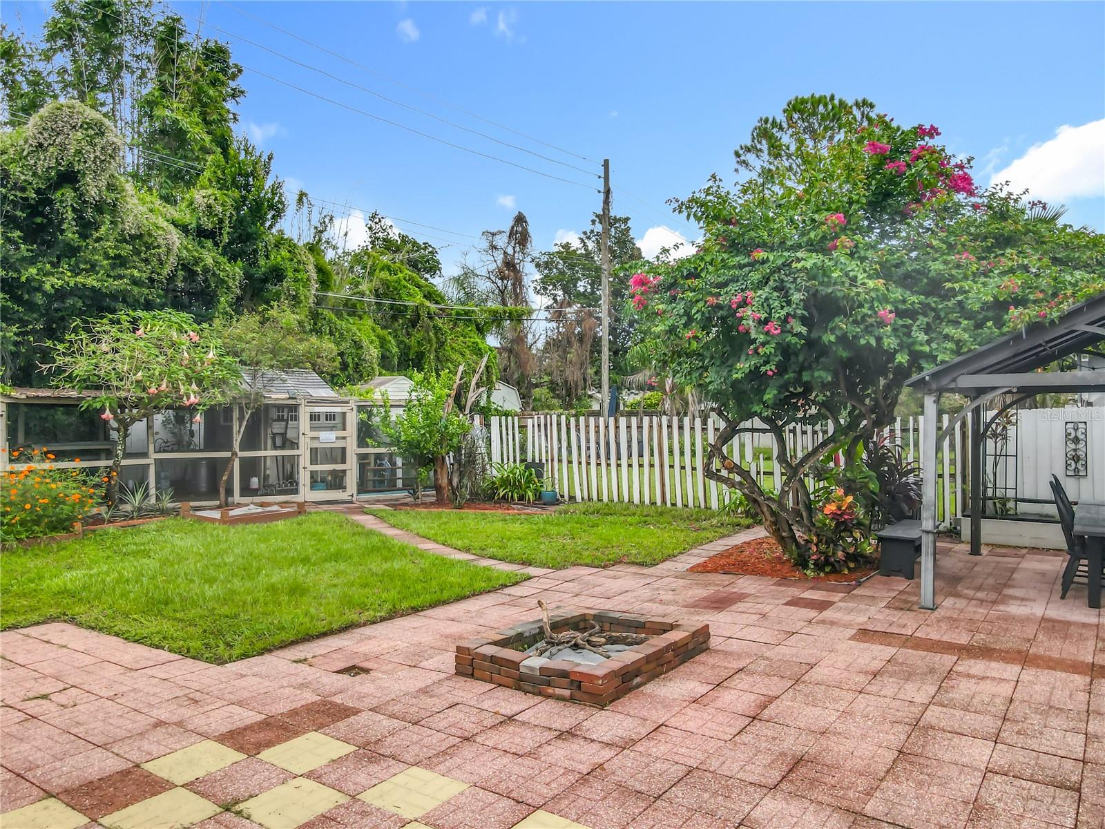 Image 60 of 74 For 825 Smith Street