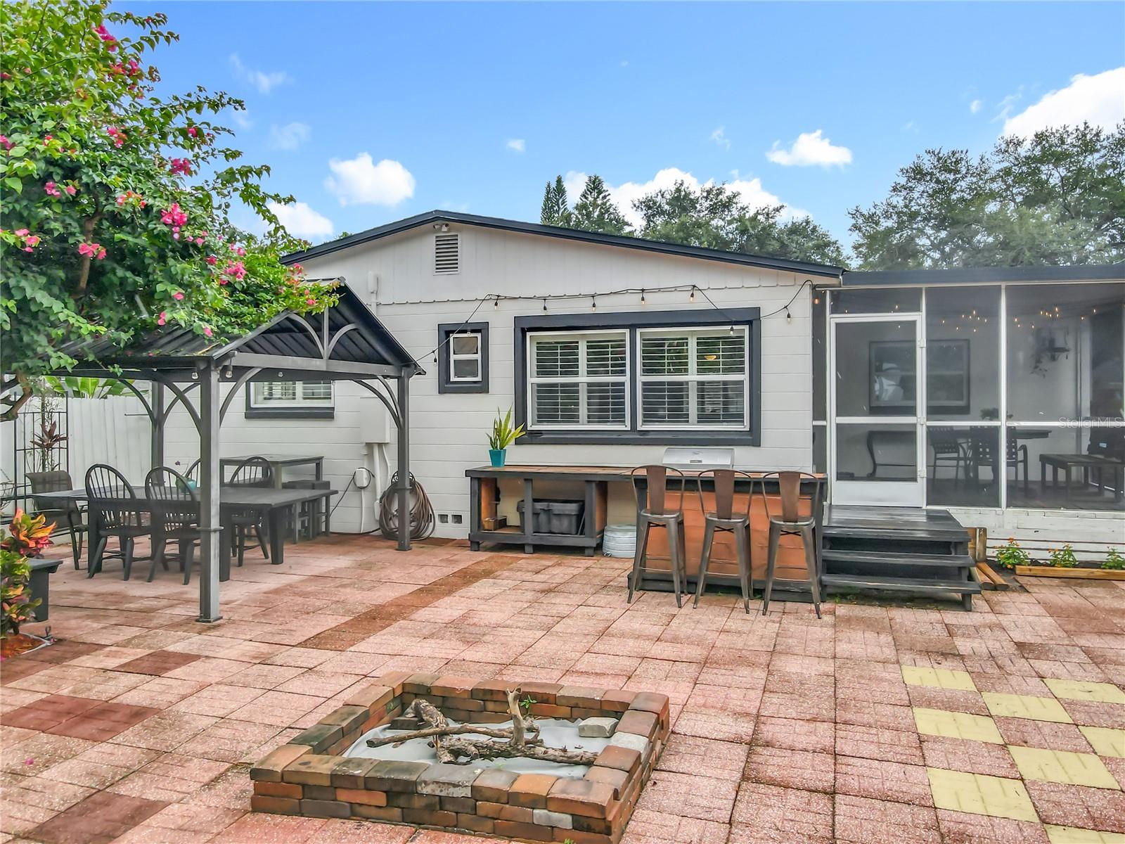 Image 62 of 74 For 825 Smith Street