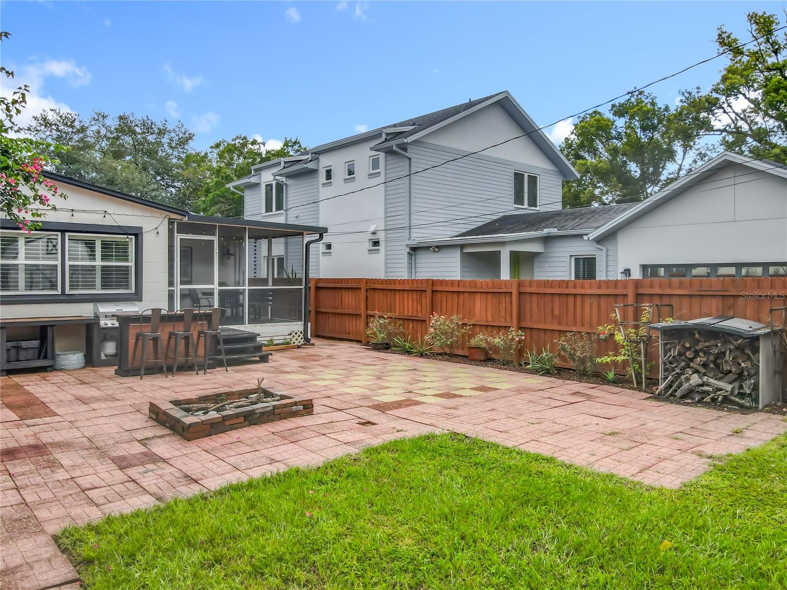Image 64 of 74 For 825 Smith Street