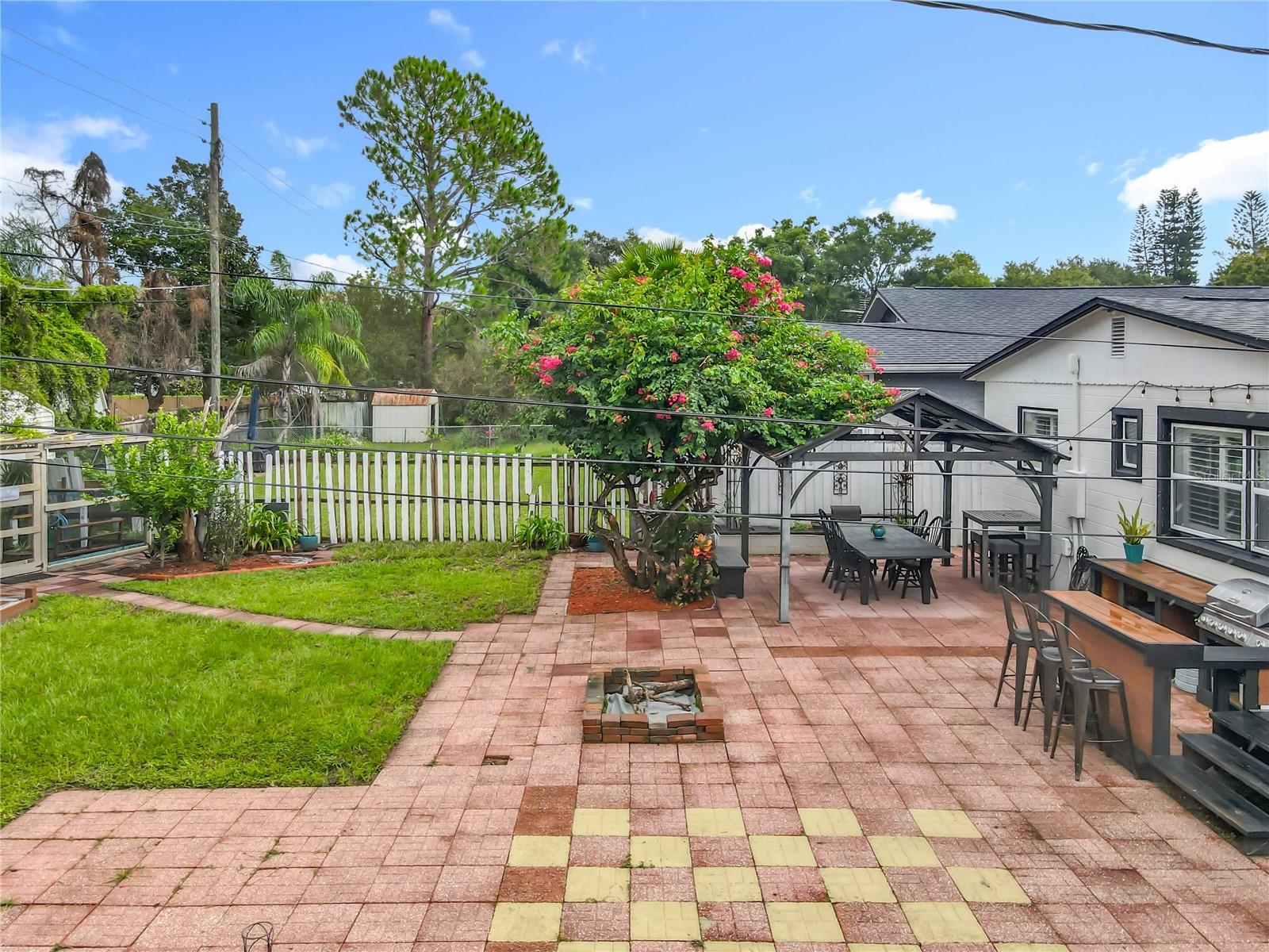 Image 65 of 74 For 825 Smith Street