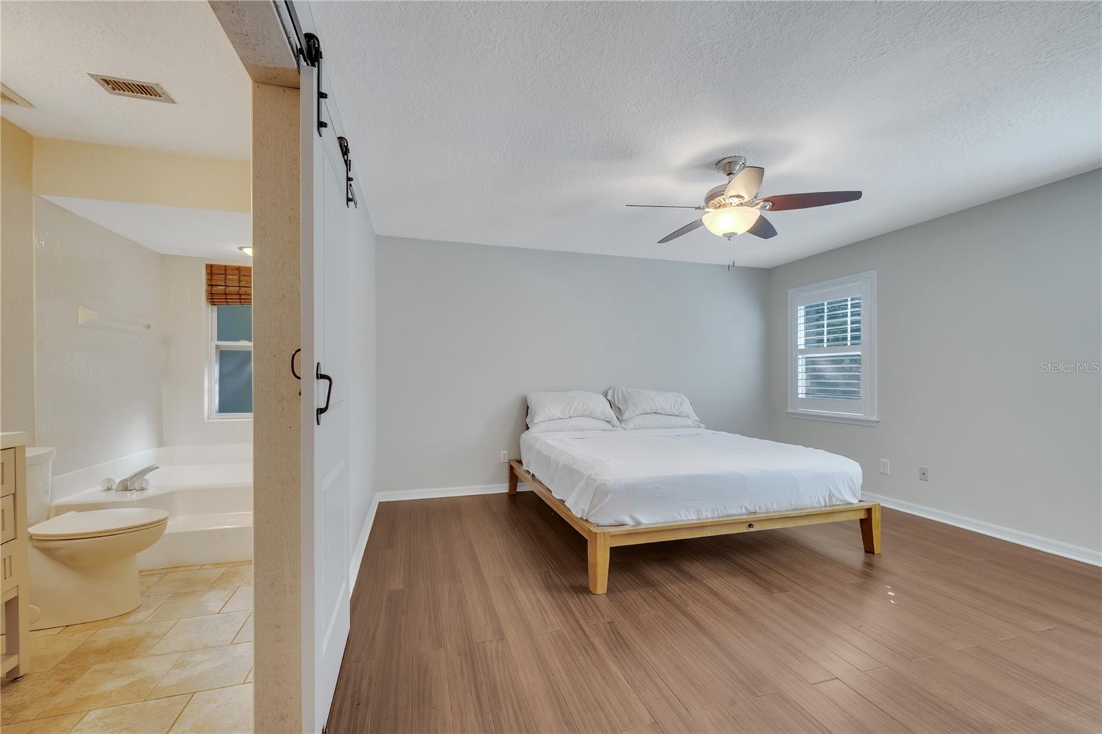 Image 25 of 50 For 755 Oak Terrace