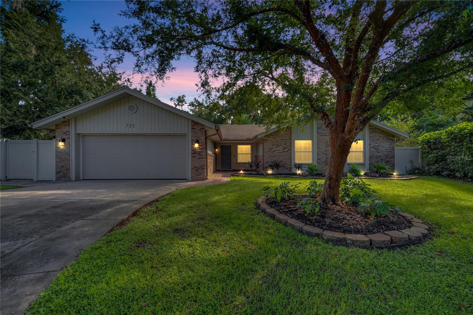 Image 3 of 50 For 755 Oak Terrace
