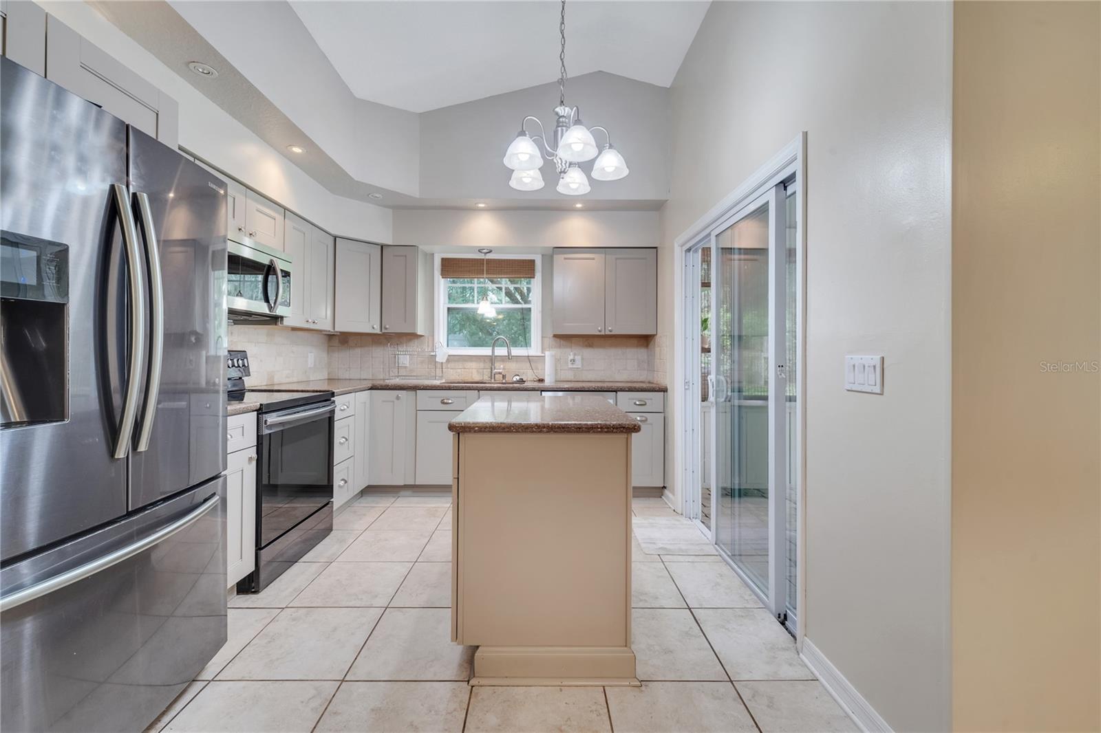 Image 7 of 50 For 755 Oak Terrace