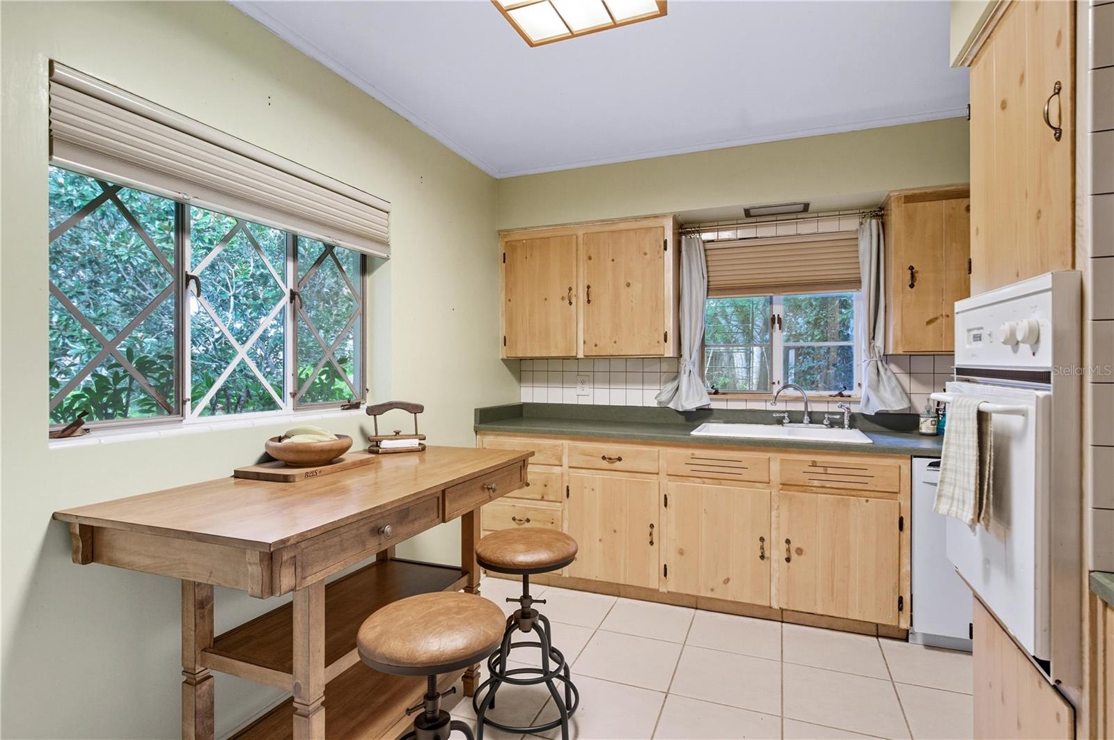 Image 11 of 42 For 1923 Linden Road