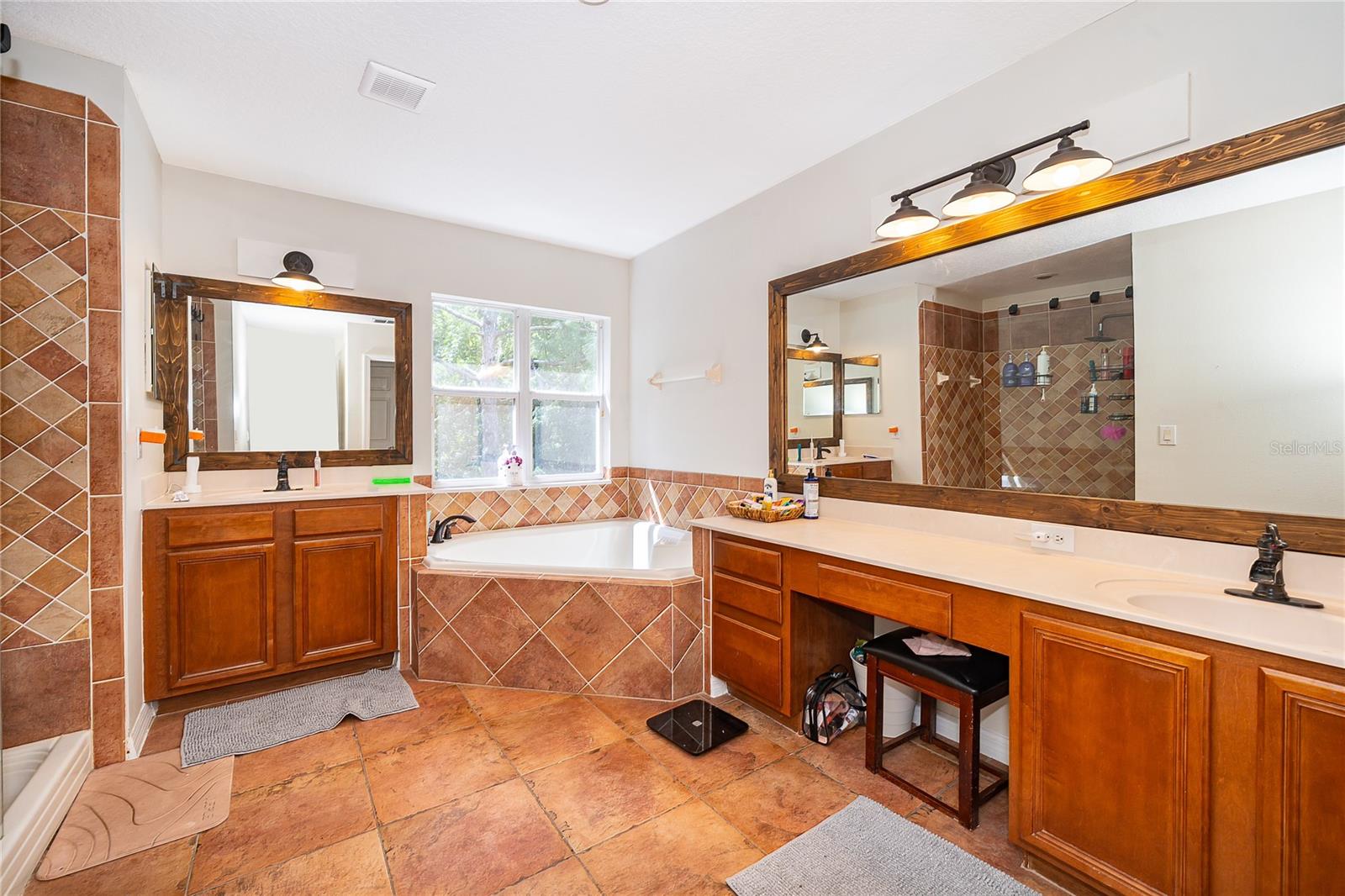 Image 11 of 28 For 9808 Bennington Chase Drive