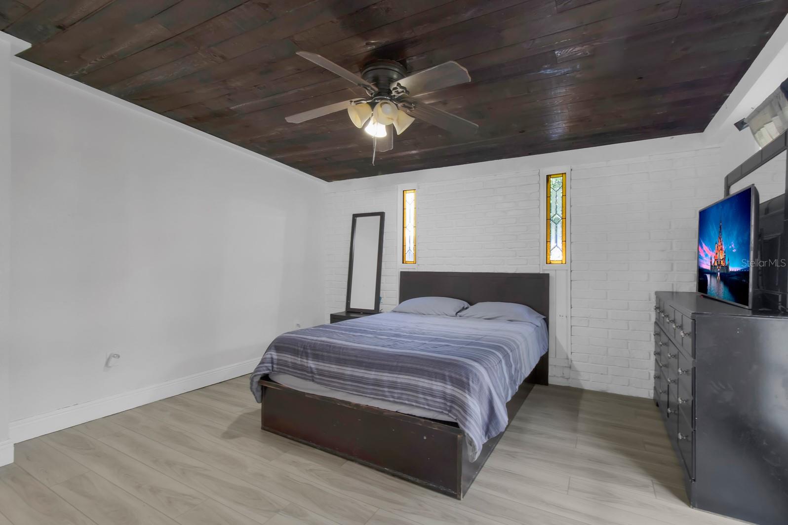 Image 13 of 25 For 11531 Cameron Street