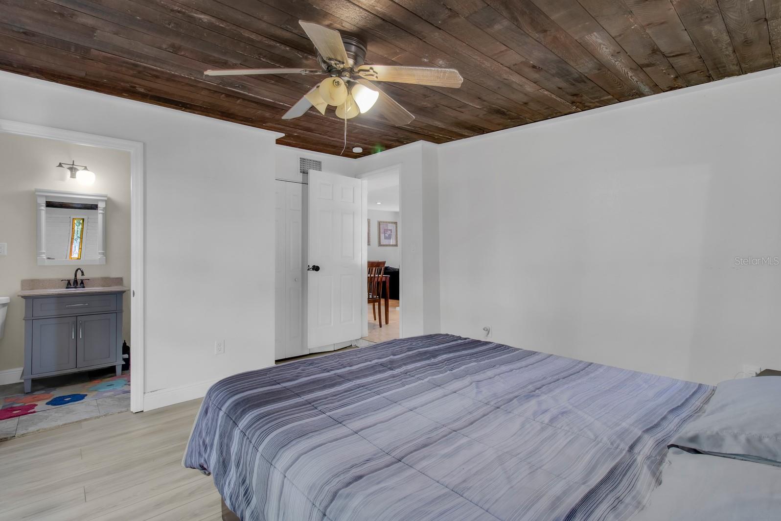 Image 14 of 25 For 11531 Cameron Street