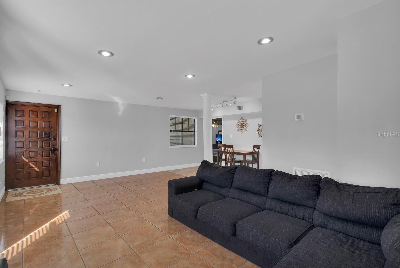 Image 5 of 25 For 11531 Cameron Street