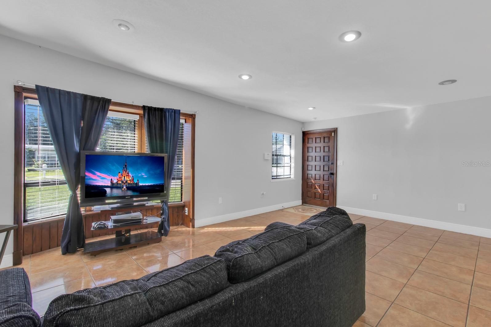 Image 7 of 25 For 11531 Cameron Street